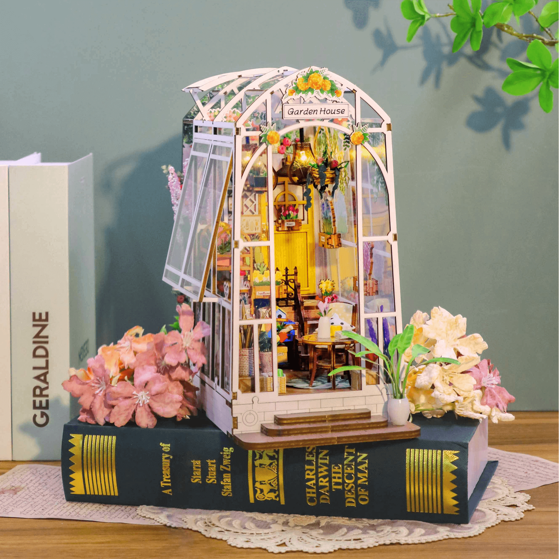 Garden House DIY Book Nook | Miniacraft (Music Box)